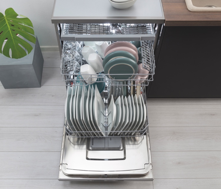 Hisense Freestanding Dishwasher HS661C60X - 16 Place Settings